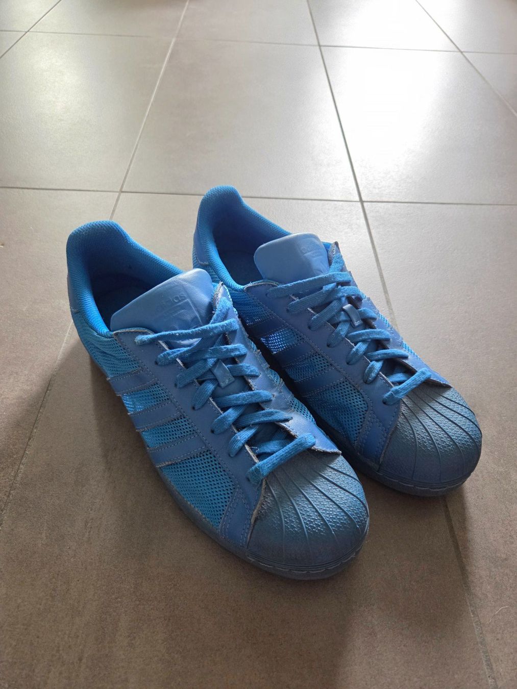 Chaussures hommes: Adidas Superstar – D'occasion à Dürrenäsch par JFAS