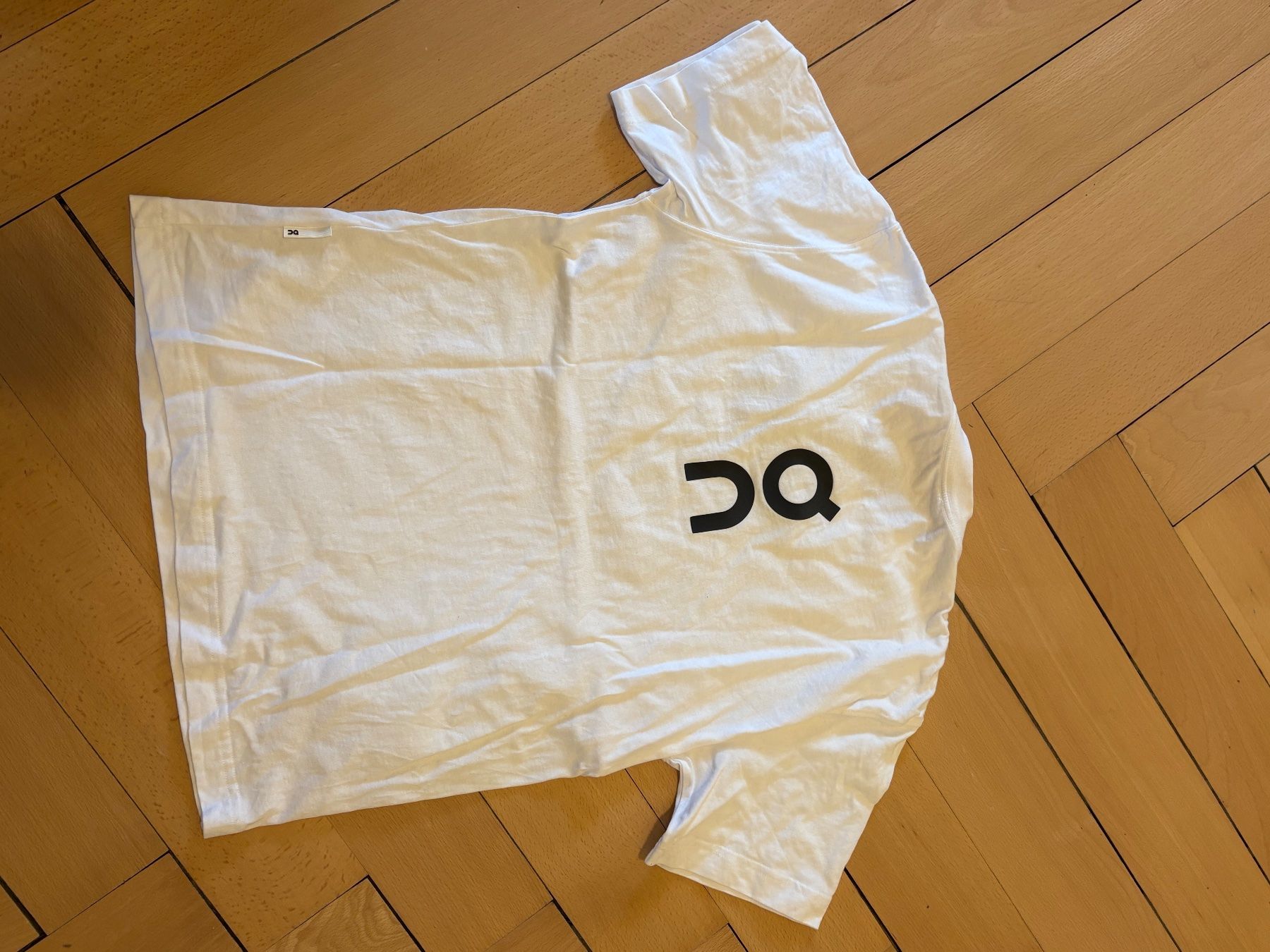 On T-shirt: On Club-T – Nuovo (secondo la descrizione) da Zürich venduto da lau_t7r7 1