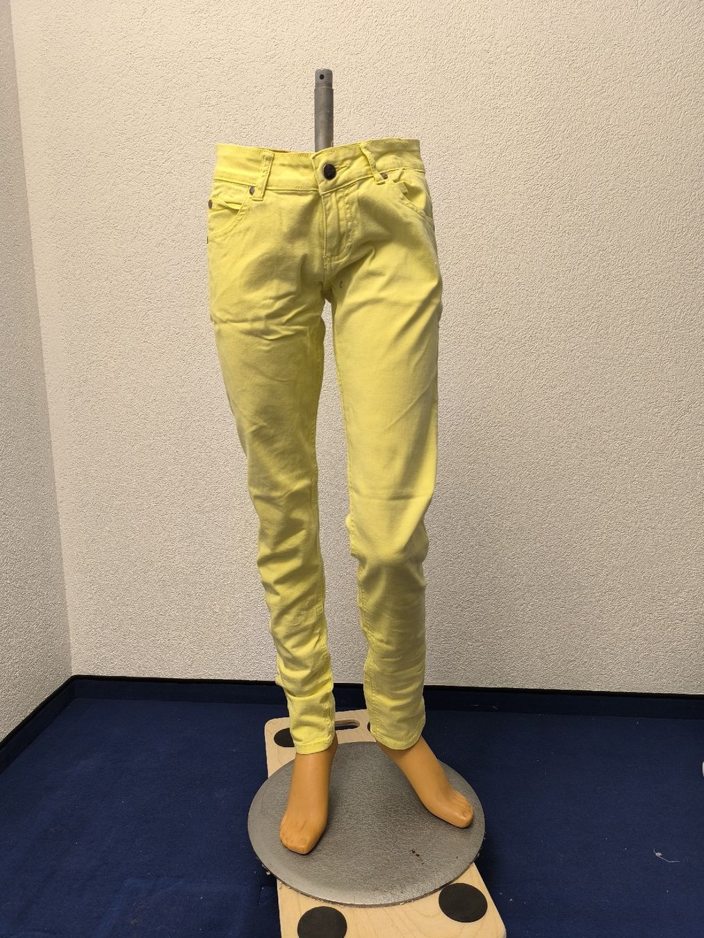 Pantaloni: Gelbe Hose  - Gothic, Punk, Emo – Usato da Fischbach LU venduto da BuBri