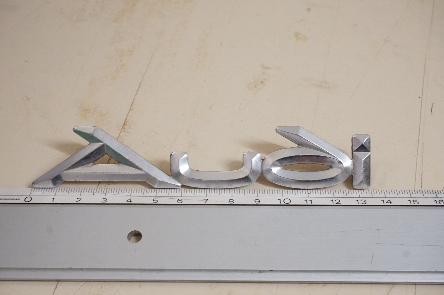 Audi Placchette & Badge: Badge AUDI 80 – Usato da Ependes VD venduto da Cartonabanane 4