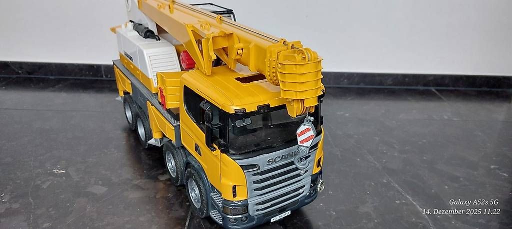 Spielzeuge: BRUDER Lieberherr Kranlastwagen – Gebraucht aus Zürich von sandra0070