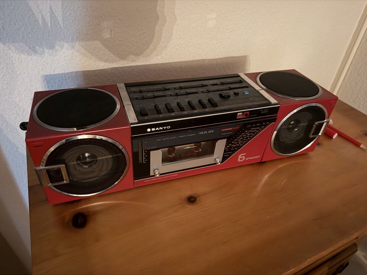 Sanyo Radio: Sanyo radio cassette – Usato da Lutry venduto da Akombi