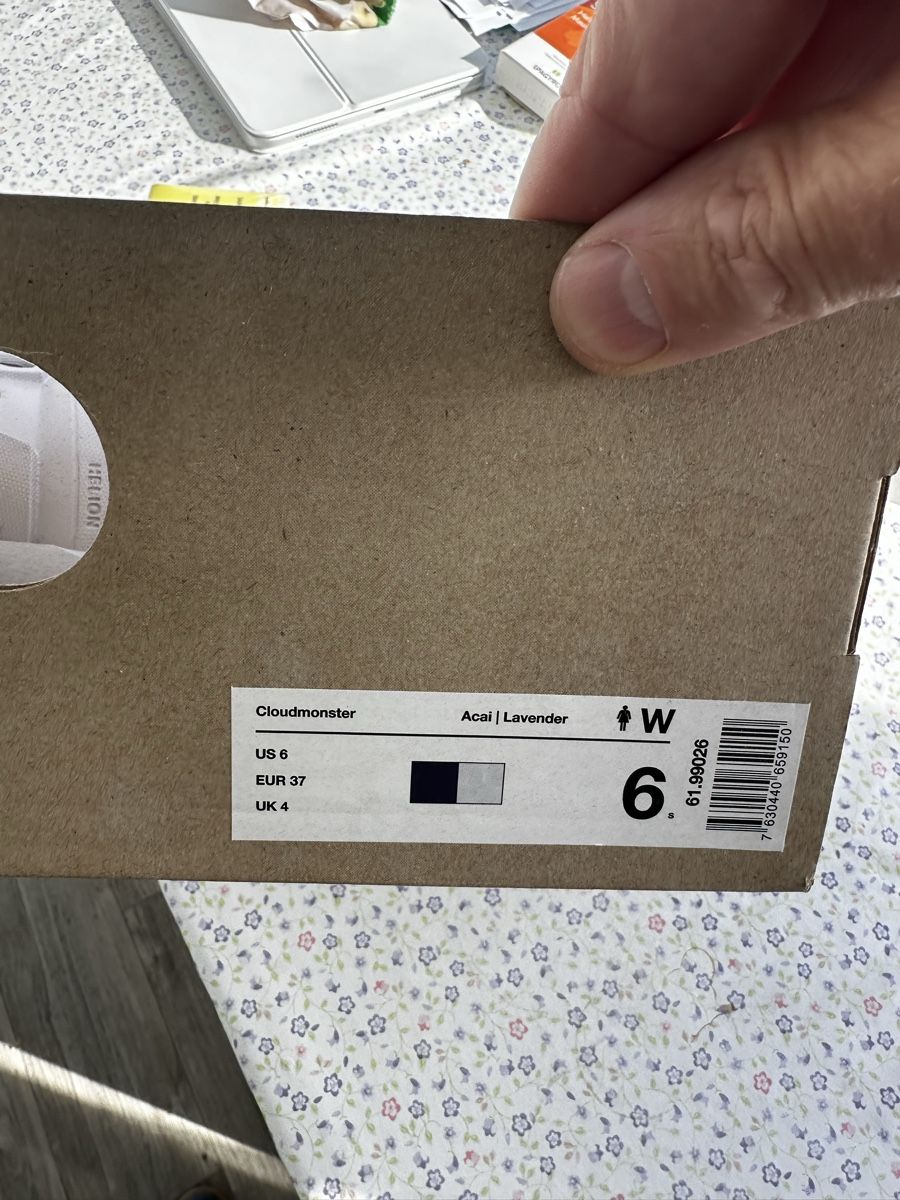 Scarpe da donna: On Schuhe 5 Paar Total – Nuovo (secondo la descrizione) da Chur venduto da Lungos72 5