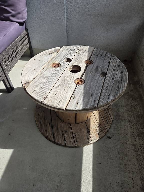Articoli in legno: Touret de câble en bois industriel – Usato da Lausanne venduto da che_b9hq