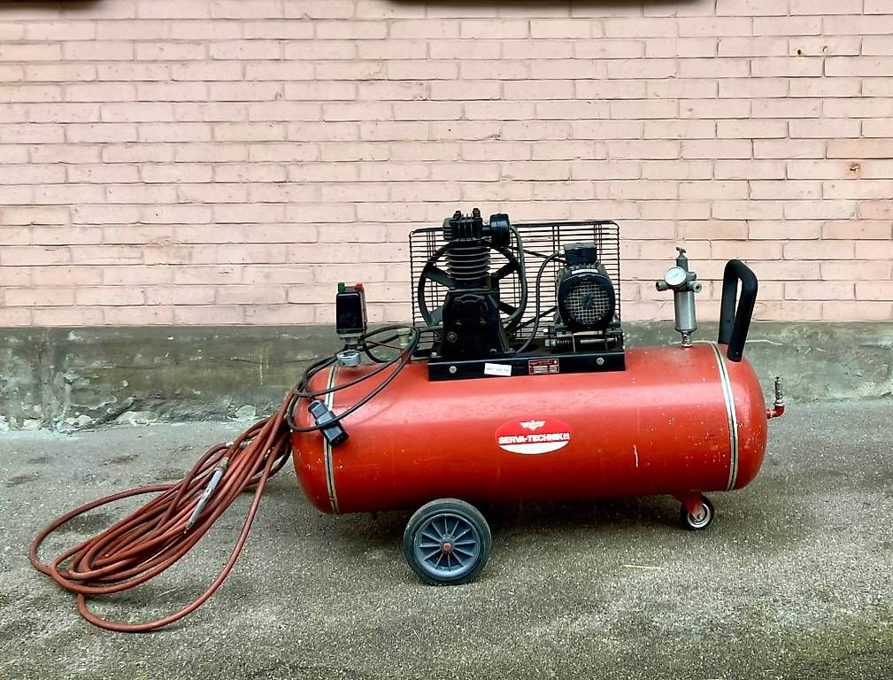 Compressori: Professioneller Druckluftkompressor von SERVA-TECHNIK – Usato da St. Gallen venduto da czucio