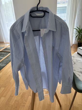 Chemise Zara rayée bleue et blanche, taille L, comme neuve.