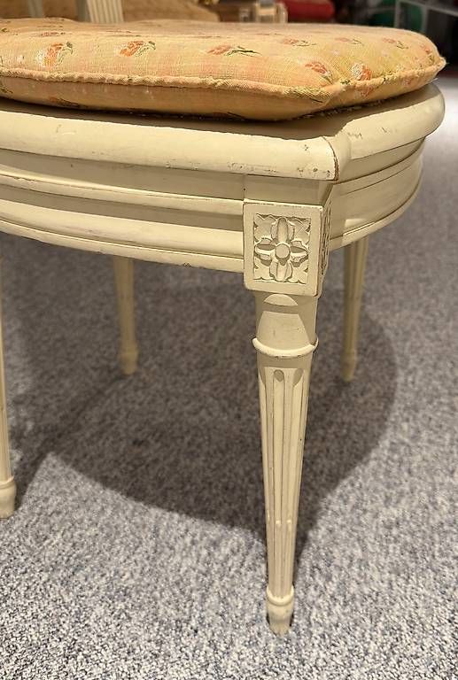 Set de table et chaises: Ensemble divan et 2 chaises  – D'occasion à Genève par flocon06 4