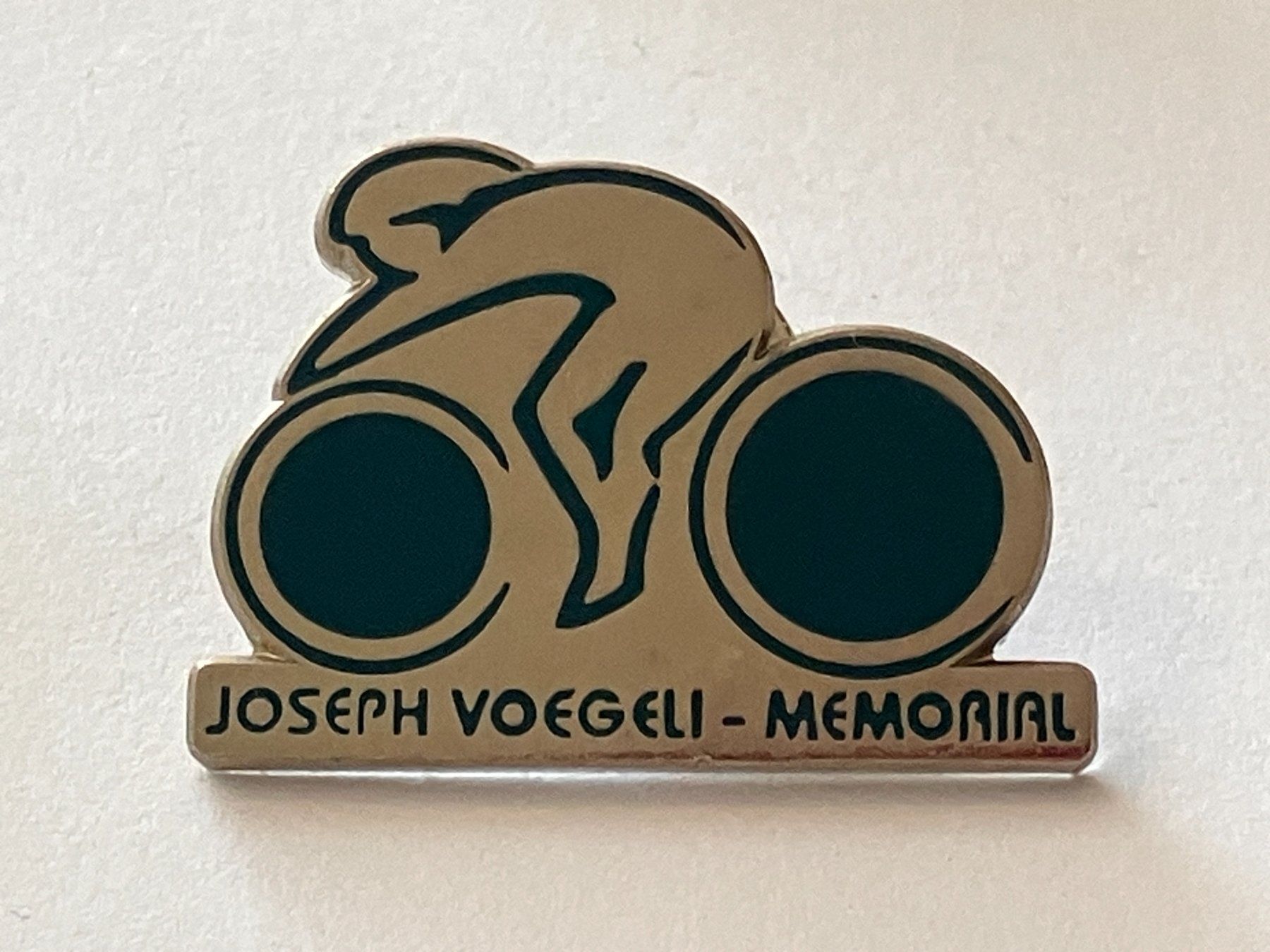 Placchette & Badge: 1 Pin Joseph Voegelin Memorial – Usato da Basel venduto da djwwpp