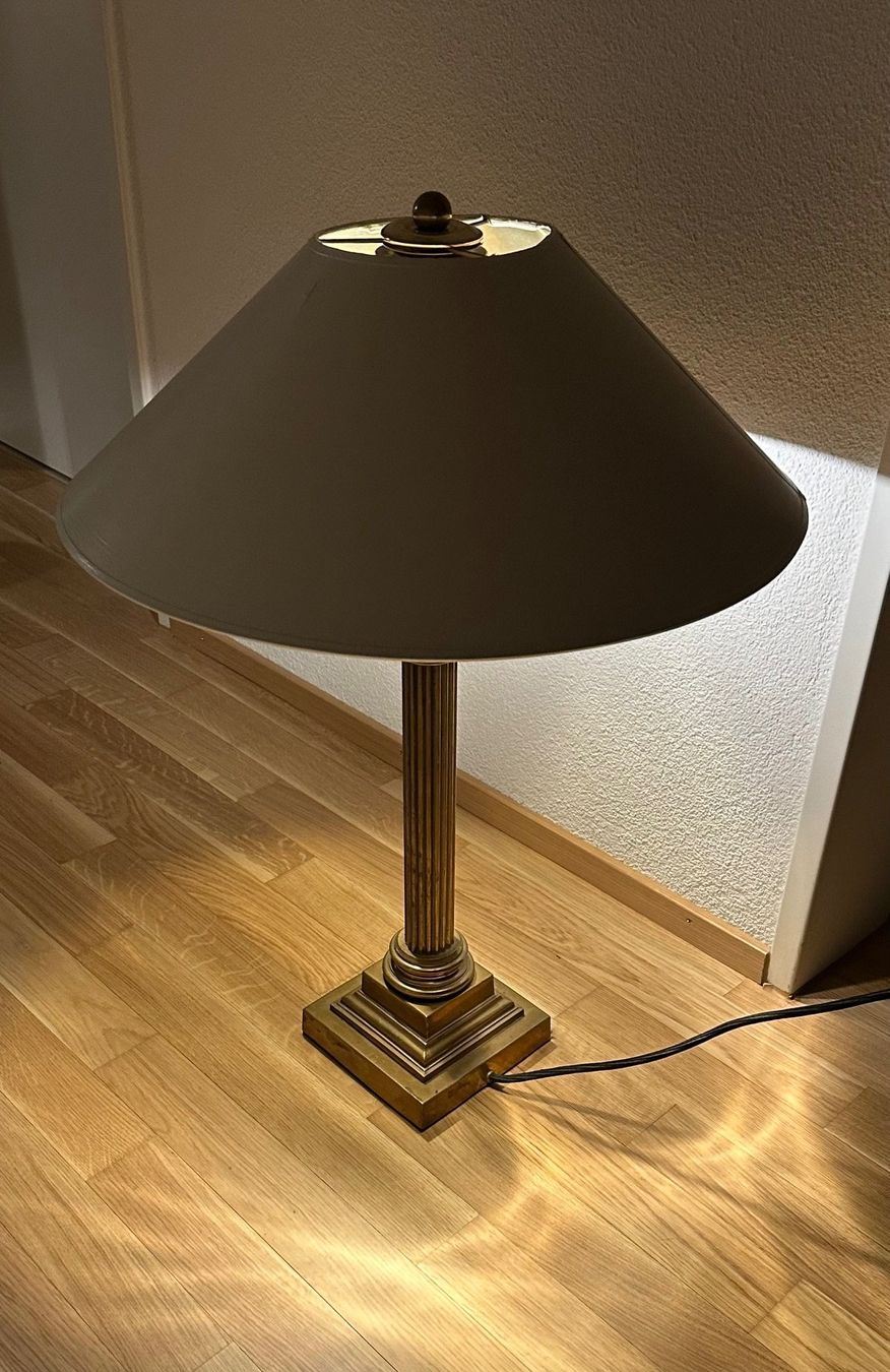 Lampade: Viktorianische Säulen-Tischlampe aus Messing – Usato da Luzern venduto da Fabian_Ni 1