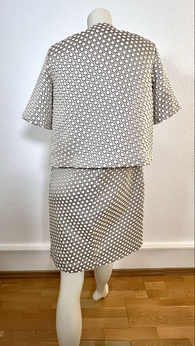 Costumi: ESCADA Kostüm Gr.34, Kleid mit Kurzarmjacke – Usato da Basel venduto da Bettybooo 7