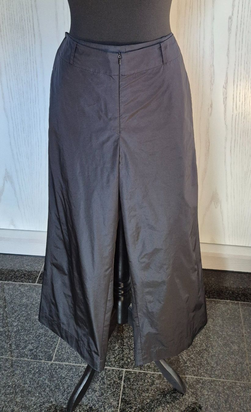 Pantaloni: YUKAI  Schwarz  Grösse 36 – Nuovo (secondo la descrizione) da Buochs venduto da Cats_nw