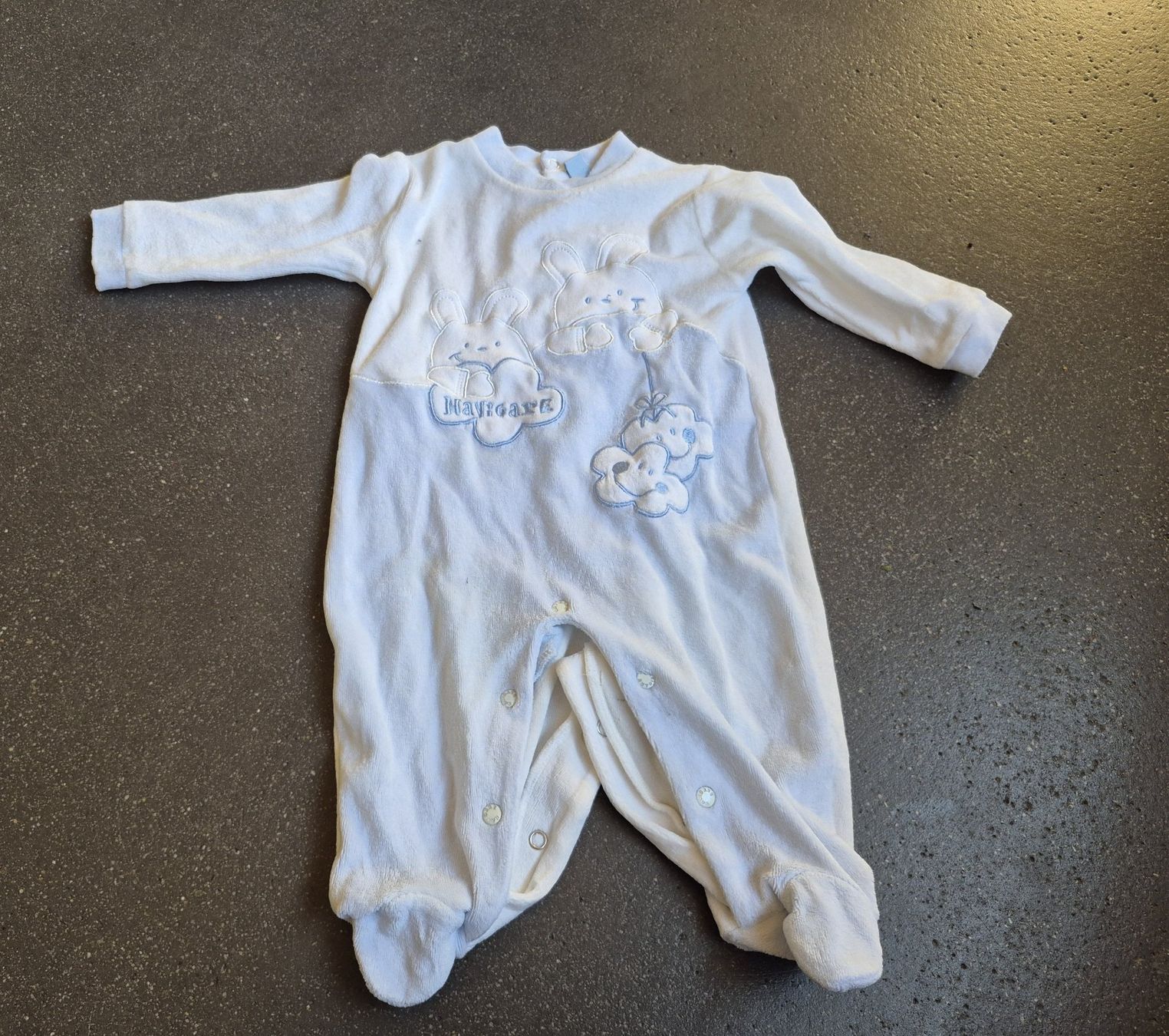 Pyjamas: Strampler weiss-blau - 6 - 9 Monate – D'occasion à St. Gallen par Amelie_73 1