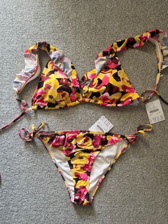 Bikini mit Blumenmuster, Gr. М