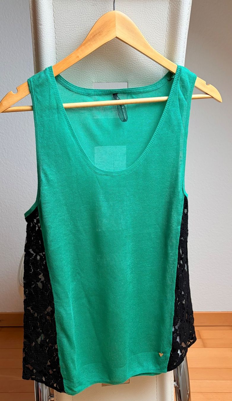Guess Tops: Guess Top Gr.M – Gebraucht aus Unterägeri von Jutka_04 1