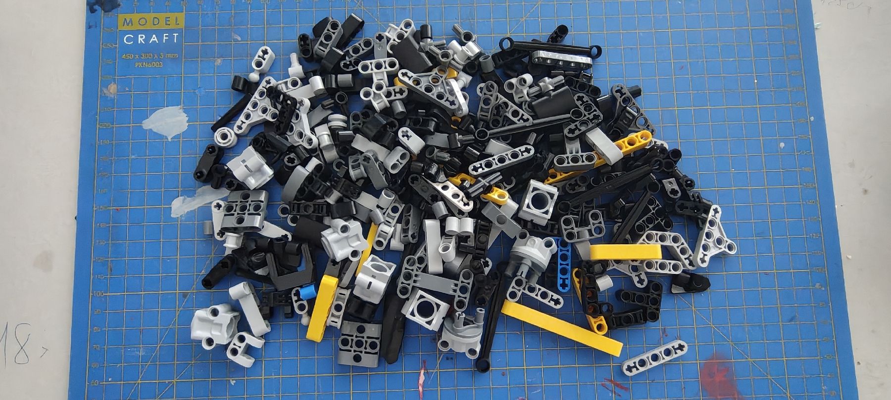 Lego Baukästen: Lego Technik Ferrari 42207 – Neu (gemäss Beschreibung) aus Langnau i. E. von m.du 7