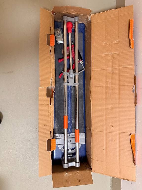 Tutti gli attrezzi: Coupe-carreaux manuel Dedra 600 mm – Usato da Avenches venduto da Bozena6620