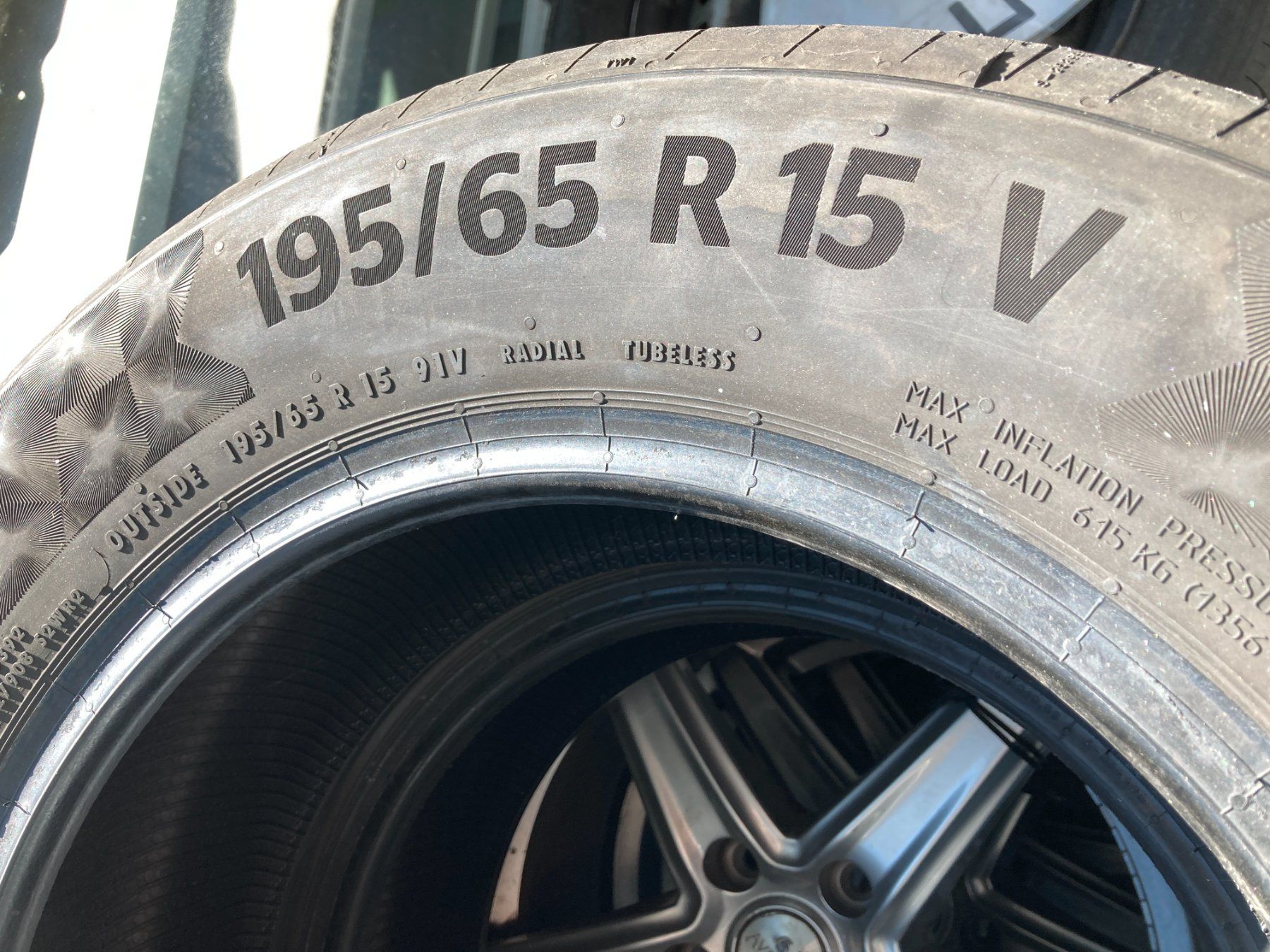 Pirelli Pneumatici & Ruote complete: 195/65R15 Sommerpneu Continental – Usato da Cham venduto da WB2223 3