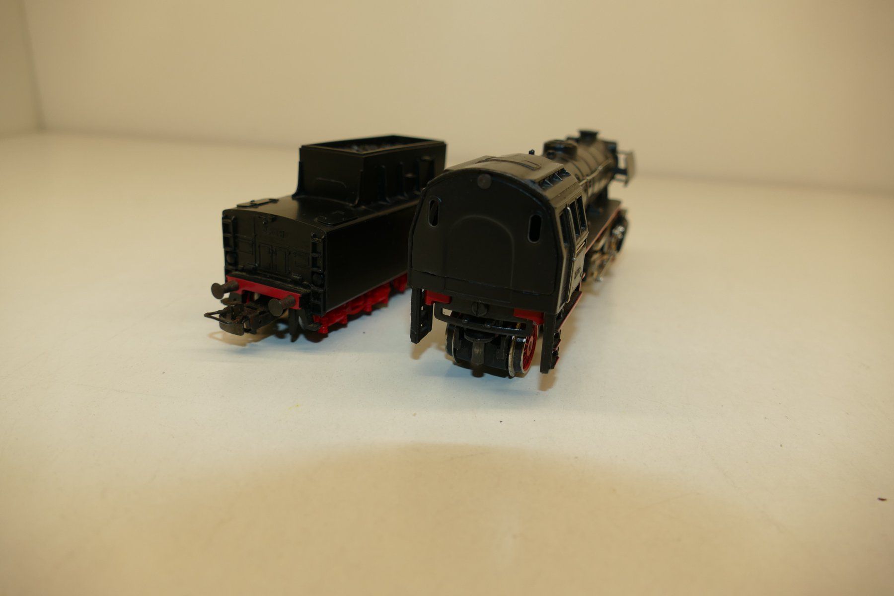 Märklin Modellini di ferrovie: Märklin H0: DB Dampflok mit Tender BR 23 – Usato da Niederhasli venduto da rail-duerst 3