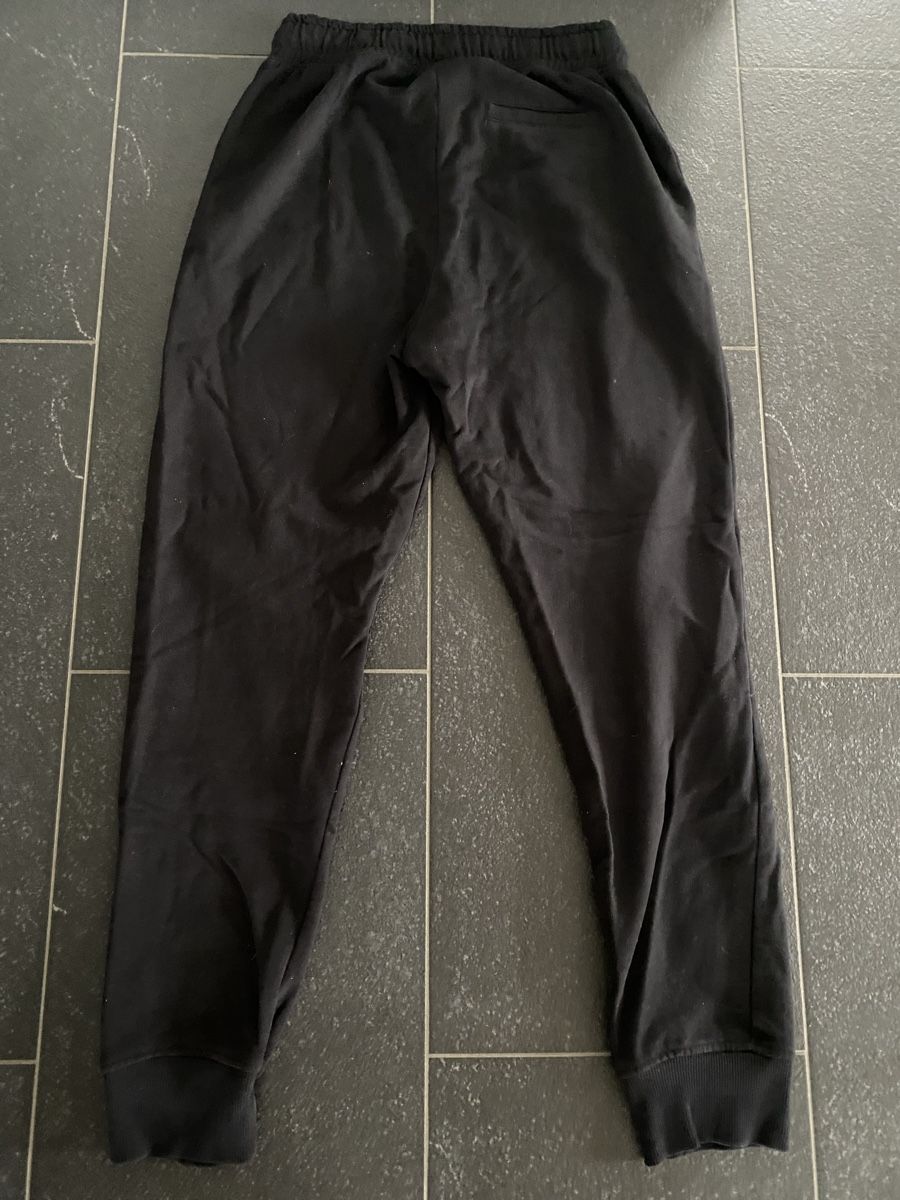 Na-kd Pantaloni: Na-kd Trainerhose – Usato da Lützelflüh-Goldb venduto da flu_q9tg 3