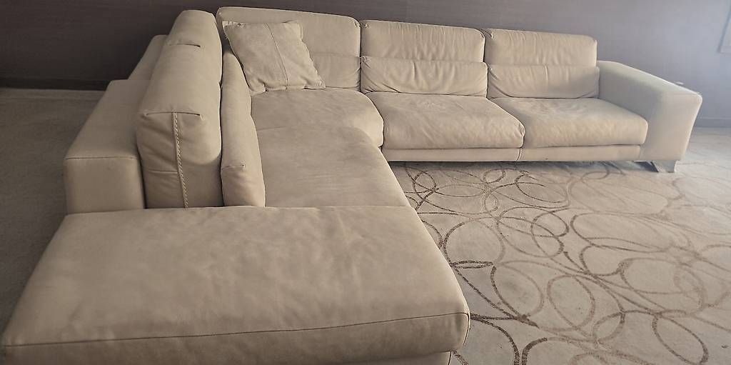 Divani: Canapé d'angle en cuir beige – Usato da Châtelaine venduto da Osoleil