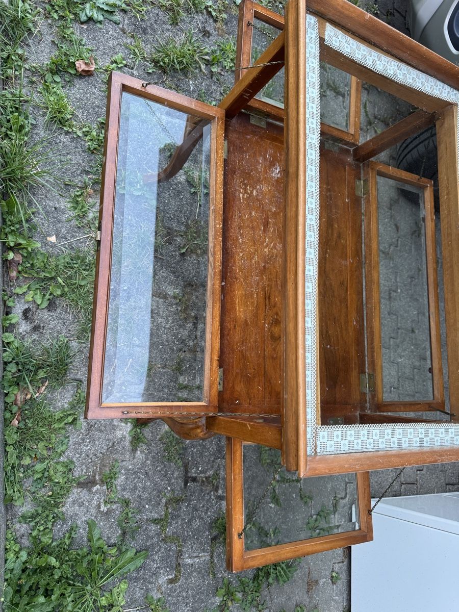 Vitrines: Antike Holzvitrine / Vitrinentisch mit Glas – D'occasion à Trübbach par s-a-t 2