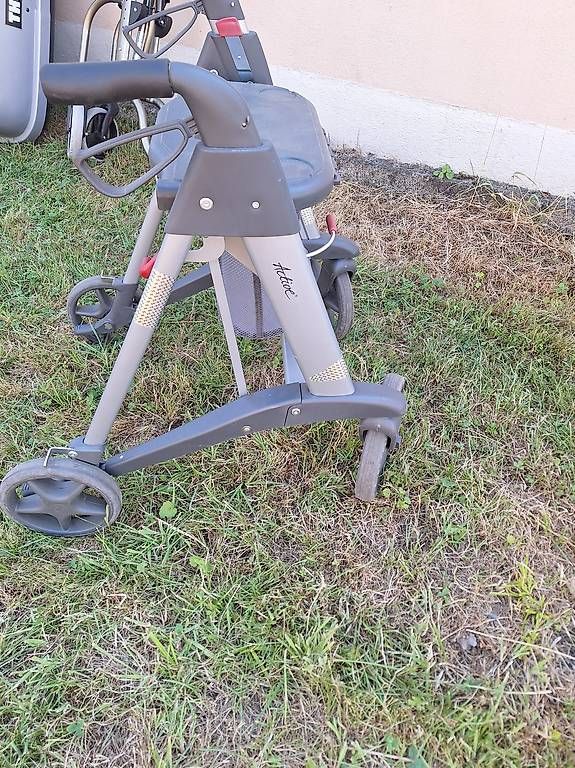 Ausili per la deambulazione: ACTIVE WALKER ROLLATOR – Usato da Büron venduto da engeldelfin1980 2