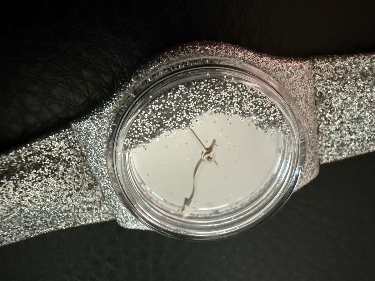 Swatch Uhren: Swatch Uhr mit Glitzer Armbanduhr – Gebraucht aus Goldach von Donpancho 2