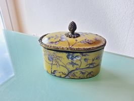 Ancienne boite à bijoux en faïence jaune Wong Lee