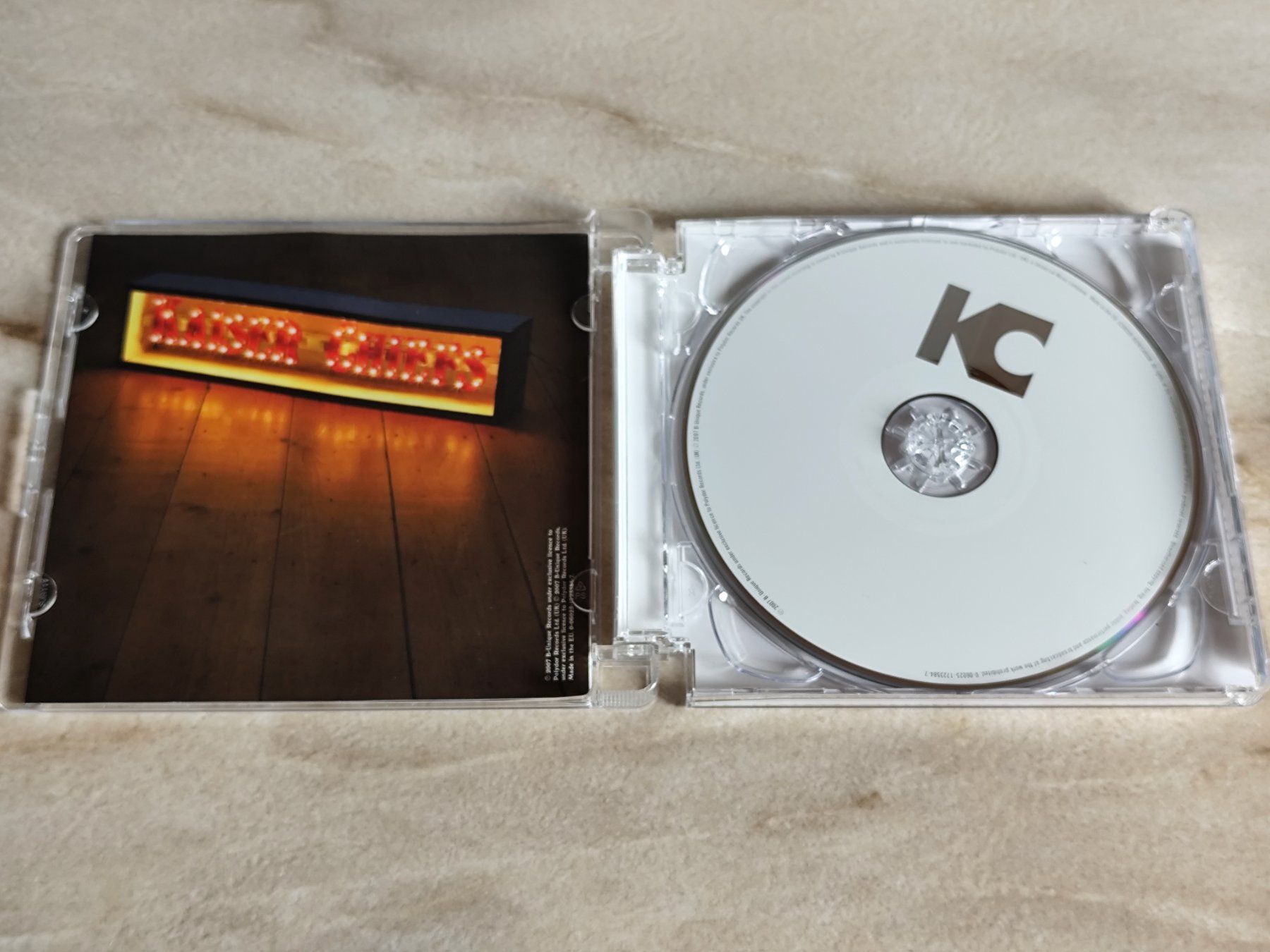 CDs: KAISER CHIEFS - YOUR TRULY, ANGRY MOB, B-Unique Records 2007 – Gebraucht aus Ermenswil von easyric 1