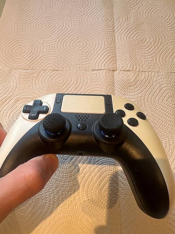 Controller: PS4 Controller / Pro Gaming Controller – Gebraucht aus Wädenswil von user00643436 3