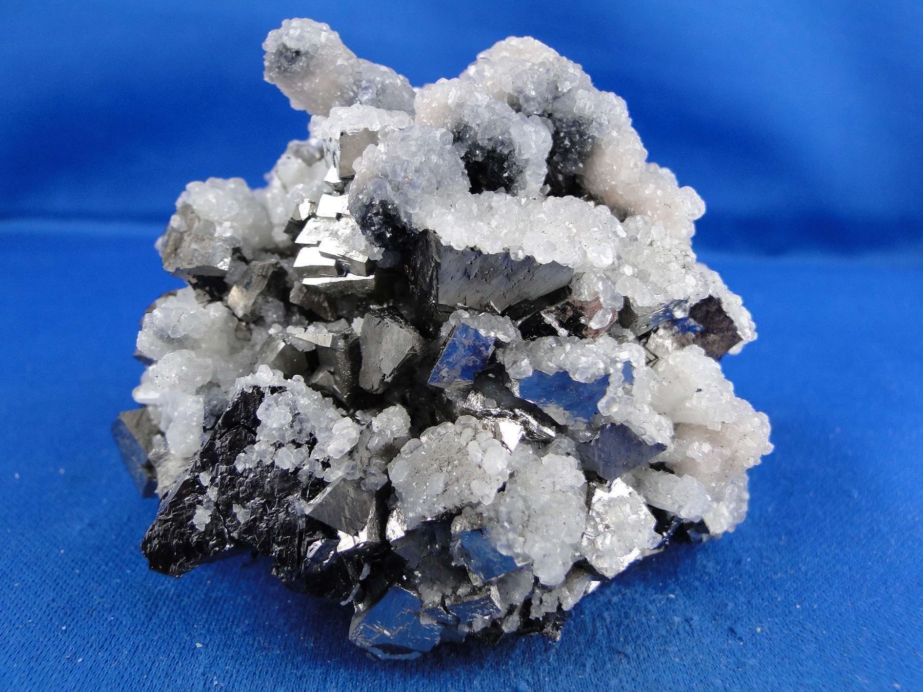 Minerali & Pietre curative: Arsenopyrit mit Sphalerit und Calcit – Usato da Schinznach Bad venduto da Demerald 7