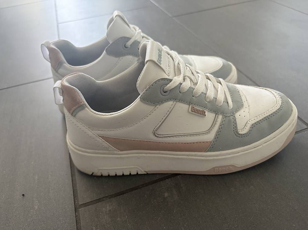 Chaussures femmes: Bench Sneaker 39 Damen – D'occasion à Arbon par mar_8ldn