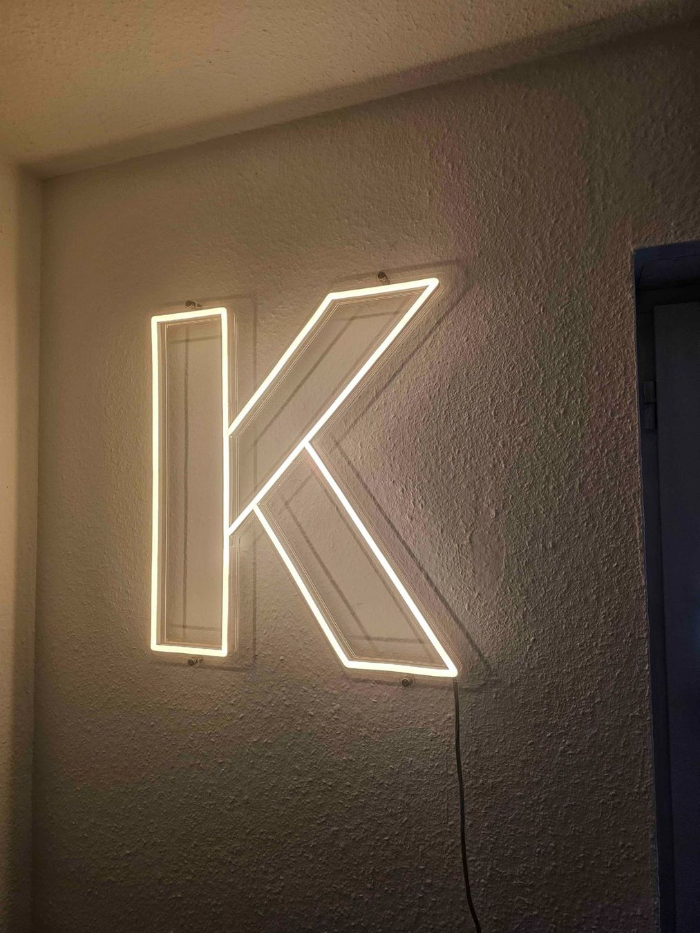 Lampade: Neon-LED-Schild "K" – Custom Made & OVP – Nuovo e nell'imballaggio originale da Kriens venduto da Aamari 1