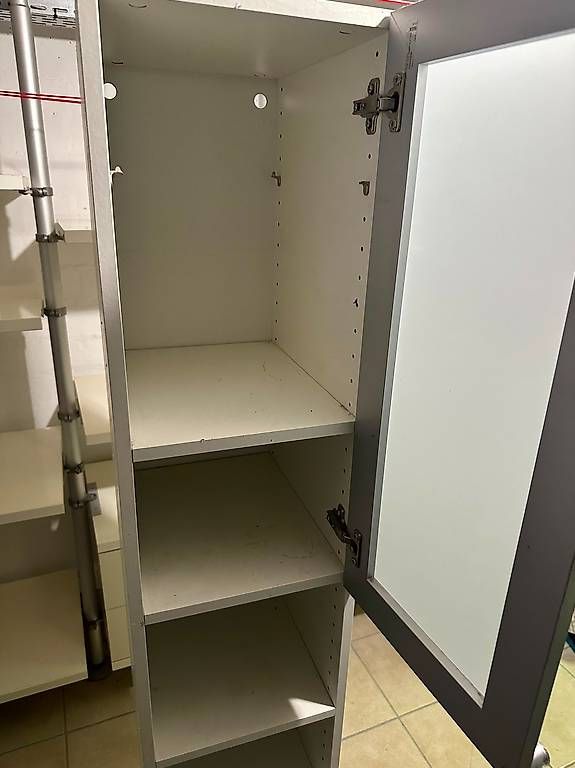 Armoires: Badschrank / Putzmittelschrank – D'occasion à Muttenz par mae_r67m 1