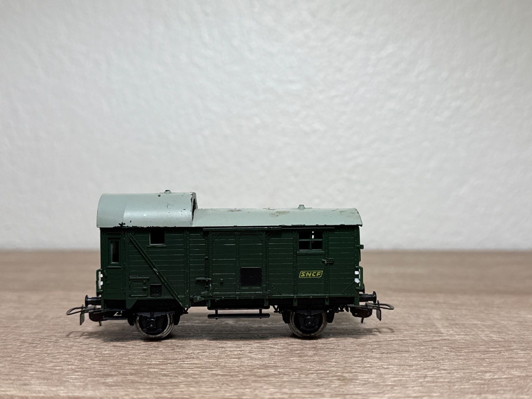 Piko Modellini di ferrovie: Piko Güterwagen SNCF H0 (30) – Usato da St-Aubin-Sauges venduto da Lo_Go