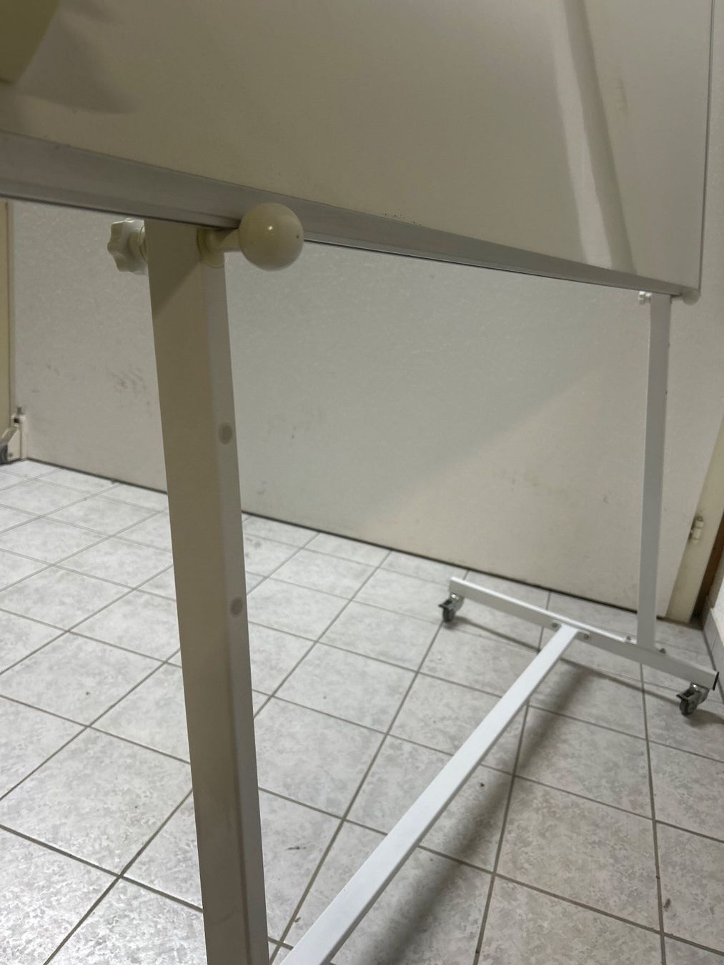 Wandtafeln: Whiteboard, Magnettafel, 2000 x1000 auf Rollwagen – Gebraucht aus Ermatingen von msc_s9wt 1