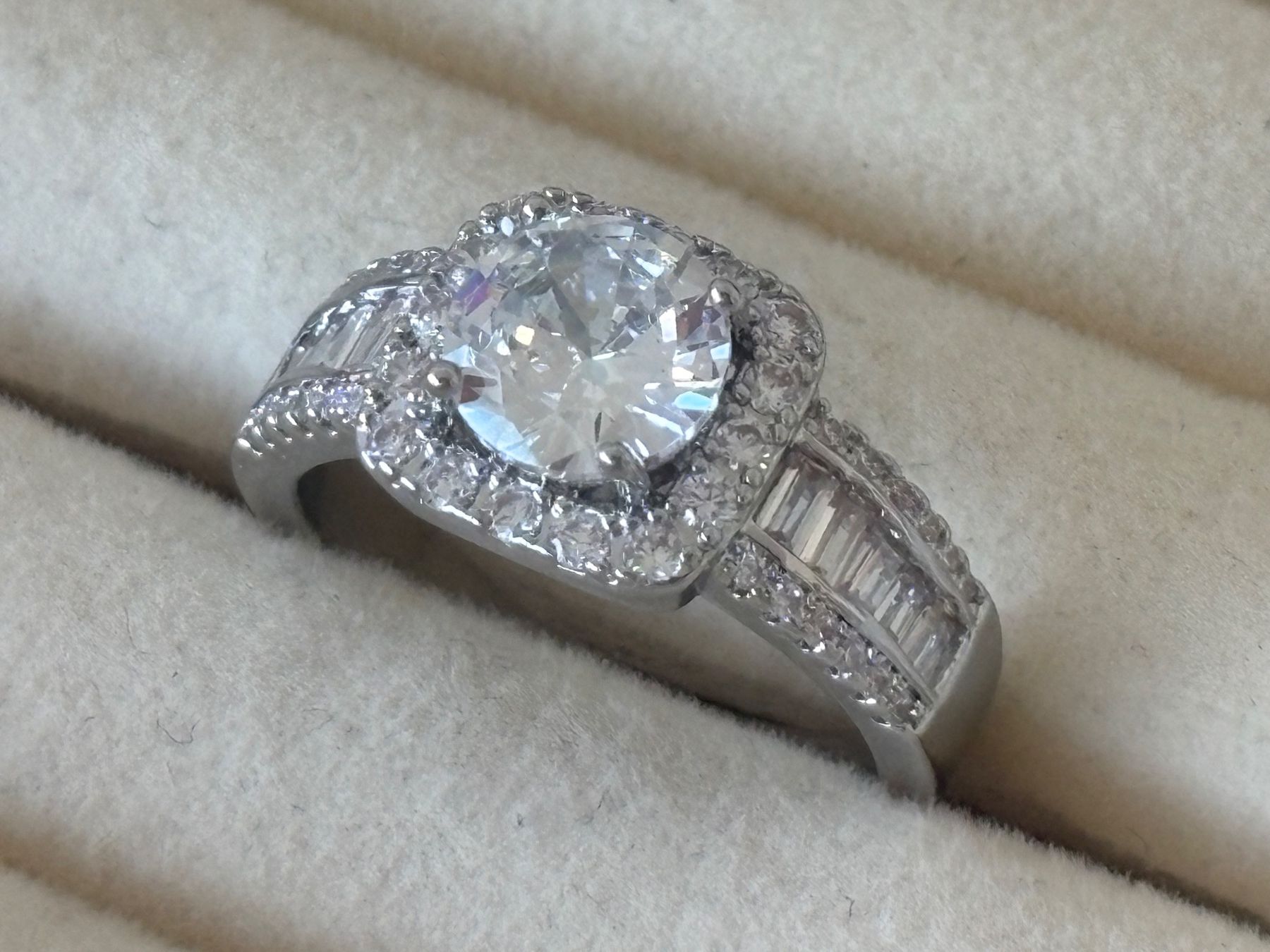 Anelli: Luxus Elegante Gr.19/9 Ring Farbe: Silber / Weiss – Nuovo (secondo la descrizione) da Biel-Bienne venduto da Roserosse13 1