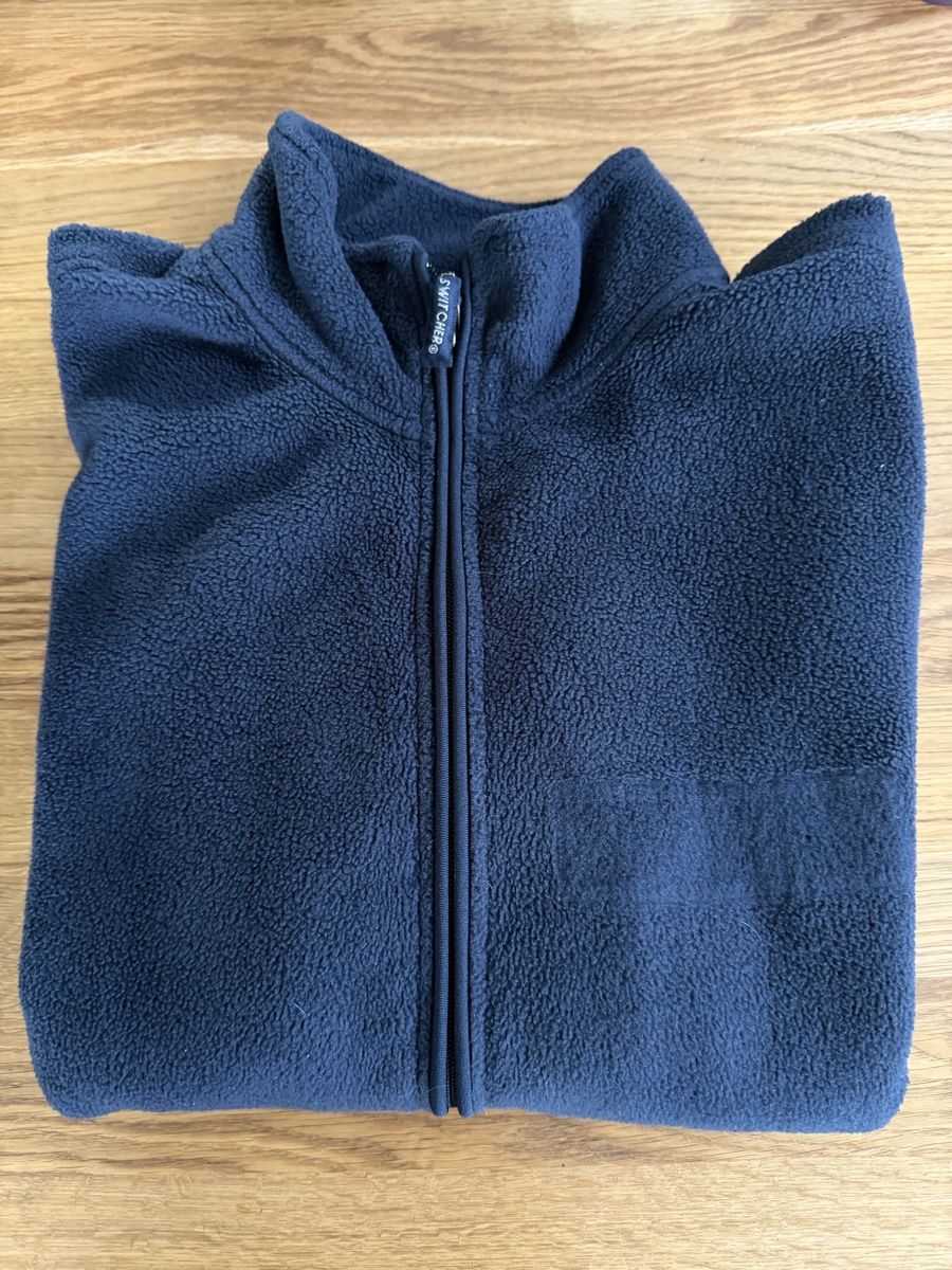 Switcher Lotti di vestiti: Fleecejacken und T-Shirts – Usato da Flums venduto da Sani81 3