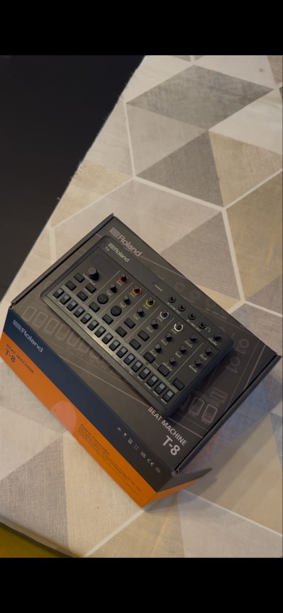 Roland T-8 Beat Machine - Unleash Your Inner Musician! (Neu (gemäss ...
