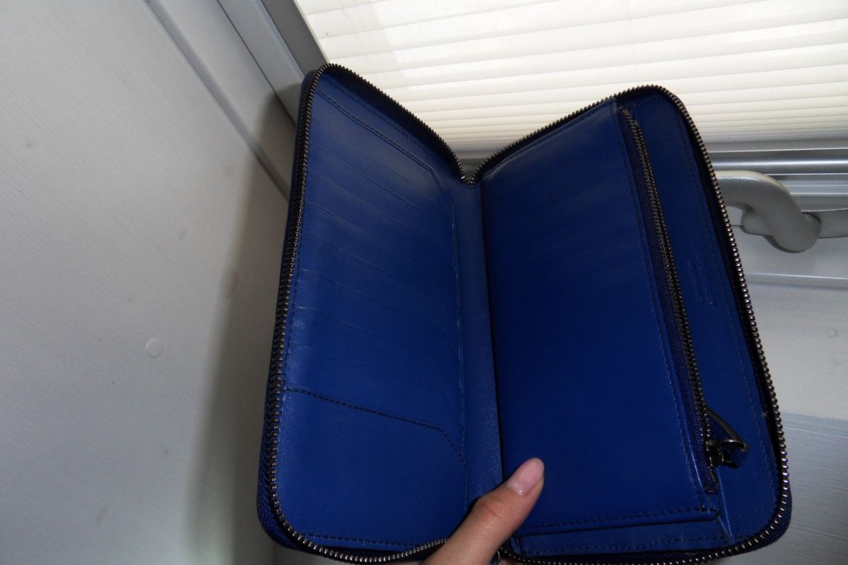 Burberry Portemonnaies: Authentic Burberry Wallet Blue Leather – D'occasion à Stilli par amy_k5jv 3