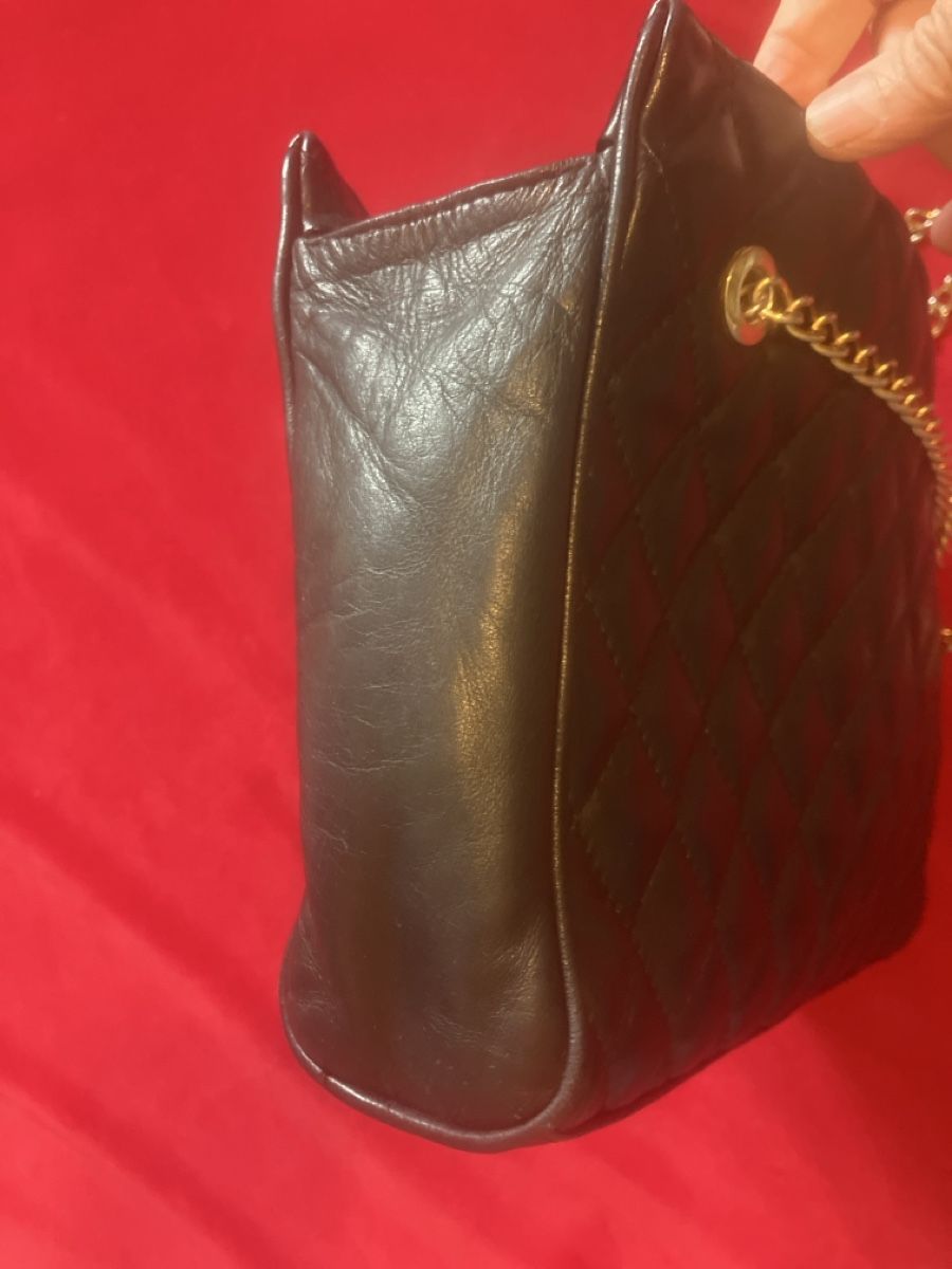 Borse da donna: Leder Handtasche schwarz mit Goldkette  – Usato da Muralto venduto da jac_hkz5 4