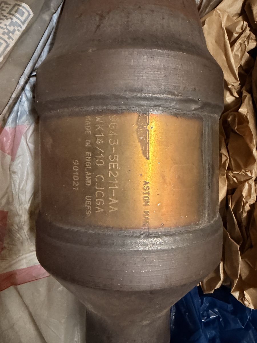 Aston Martin Sistemi di scarico: Original Aston Martin Katalysatoren – Usato da Biel/Bienne venduto da MAZALITO 1