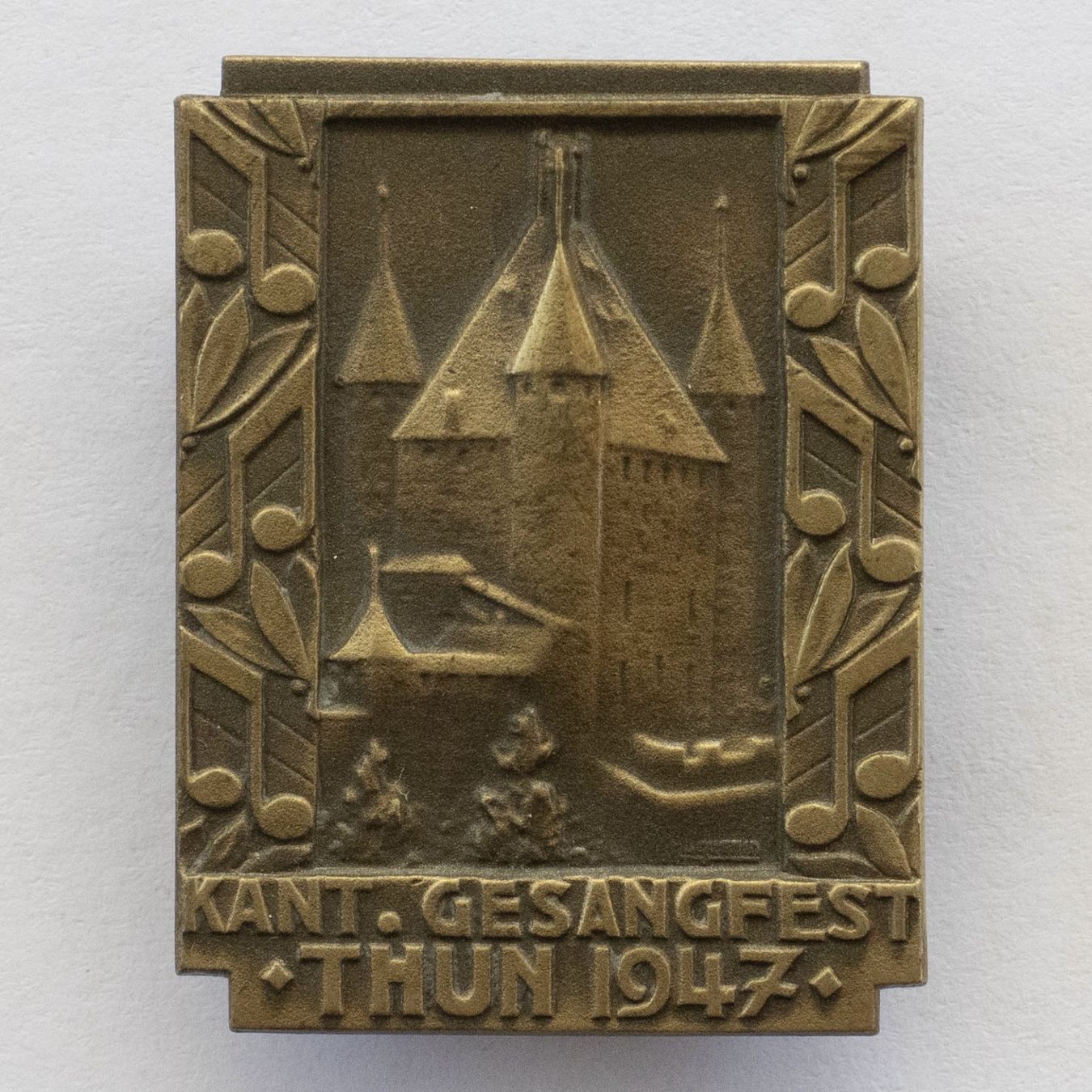 Plaketten & Abzeichen: Kant. Gesangfest Thun 1947 Abzeichen – Gebraucht aus Rotkreuz von Swiss-Coins