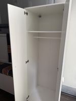 Armoire blanche deux portes avec tringle bon état