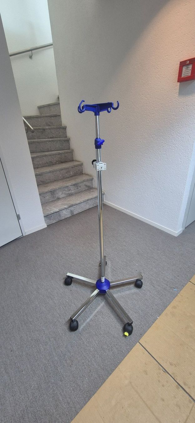 Appareils médicaux: Infusionsständer medizinisches Gerät – D'occasion à Huttwil par Hpb7