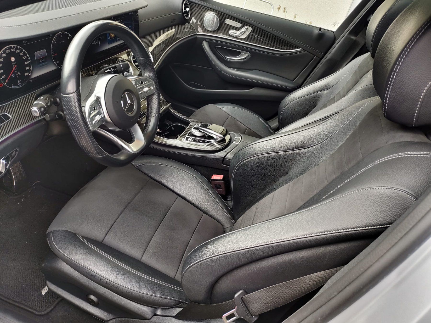 Mercedes-Benz Automobili: Mercedes E220 d 4 Matic AMG-Line – Usato da Gontenschwil venduto da RM9093 4
