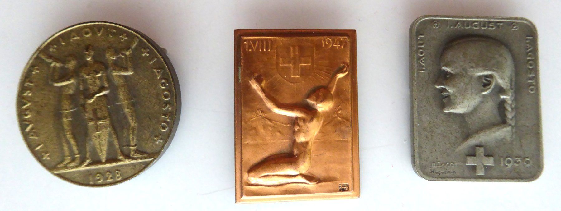 Plaketten & Abzeichen: 1. Augustabzeichen 1928, 1930, 1947 – Gebraucht aus Aesch BL von Kauri1