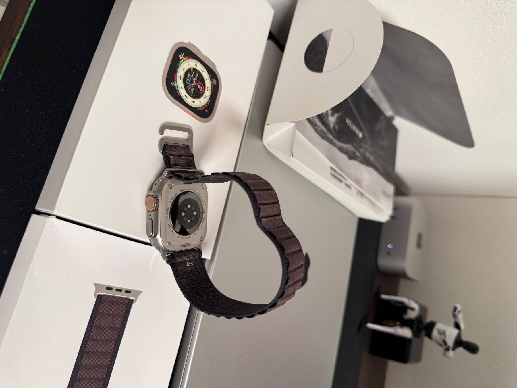 Apple Smartwatch: Apple Watch Ultra Natural Titanium – Usato da Schübelbach venduto da Rahnmont 3