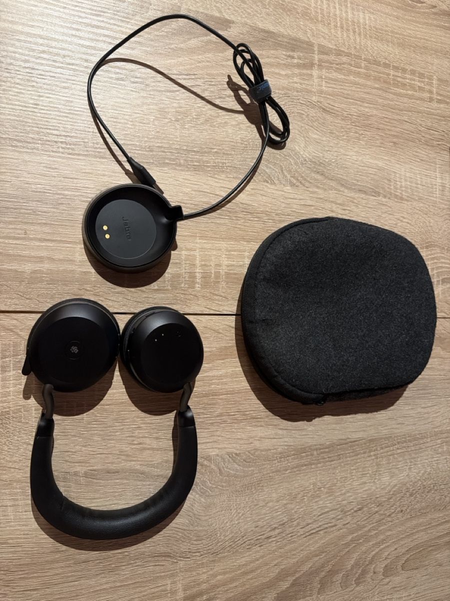 Jabra Cuffie: Jabra EVOLVE2 85 Link + Charger Base – Usato da Bern venduto da ggr_cjd9