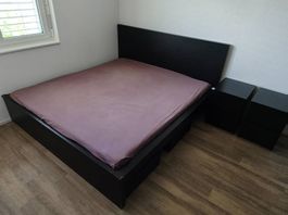 Gratis: IKEA Bett (schwarz) inkl. Lattenrost